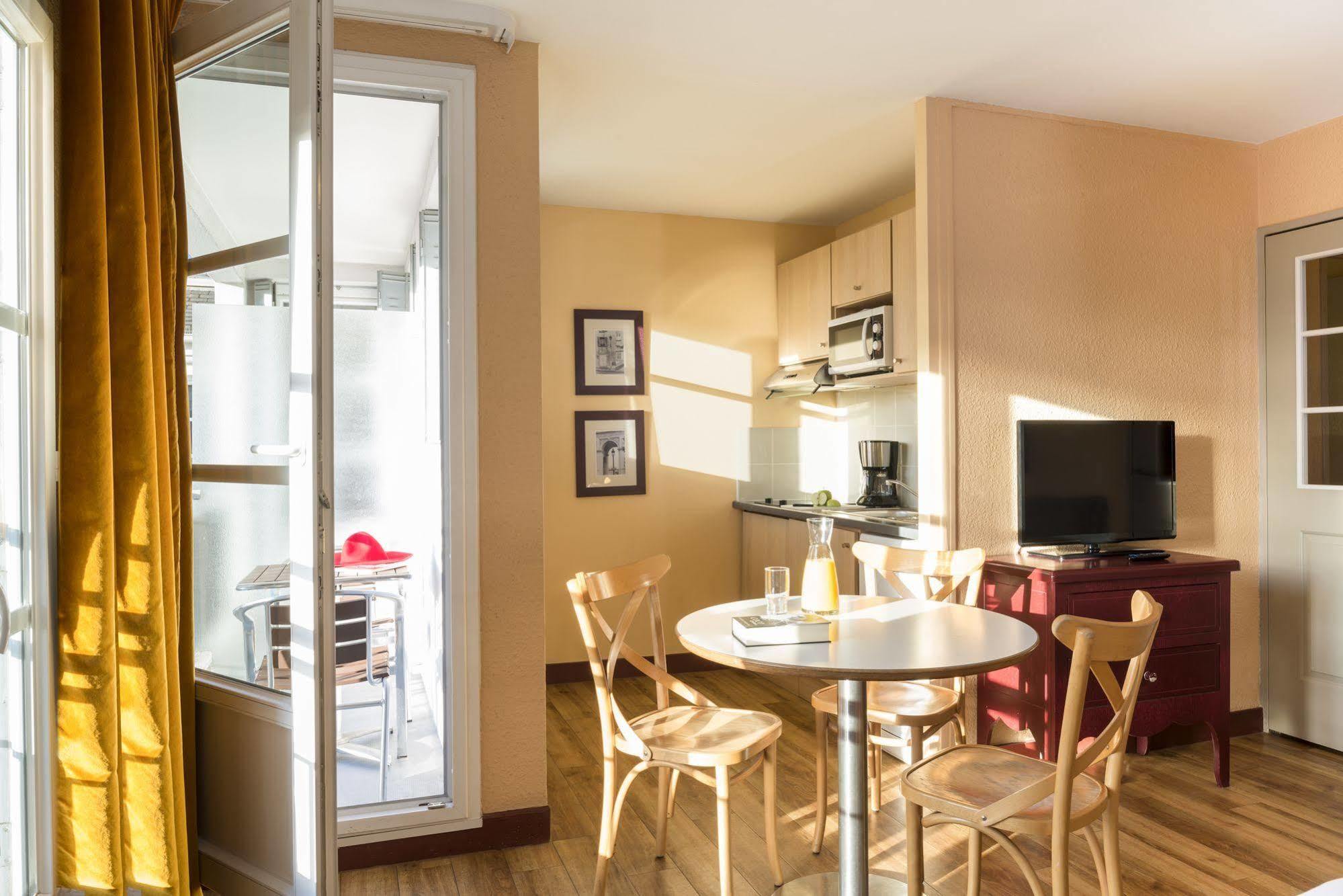 Aparthotel Adagio Paris Montmartre Esterno foto